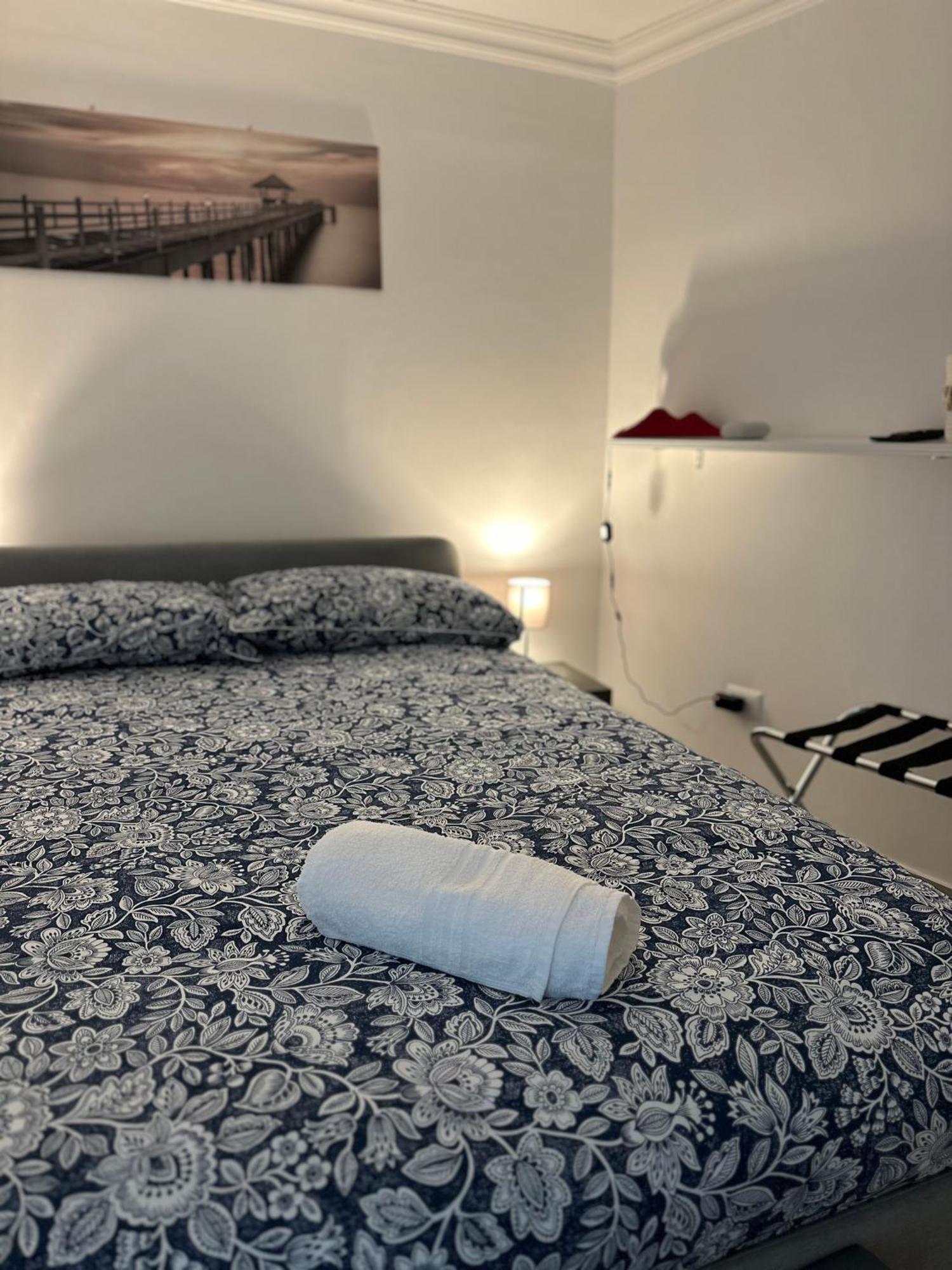 Amare Guest House Наполи Екстериор снимка