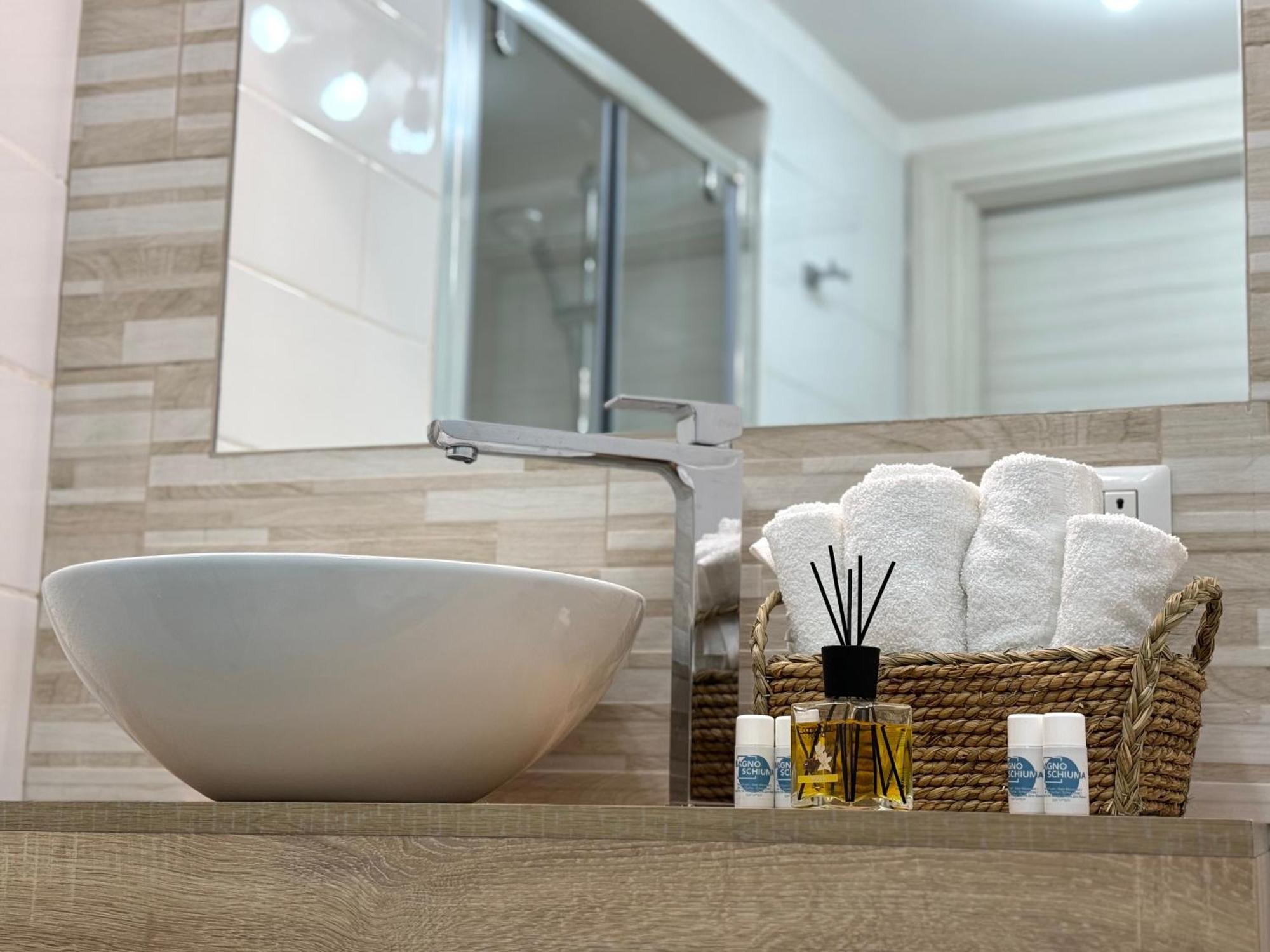 Amare Guest House Наполи Екстериор снимка