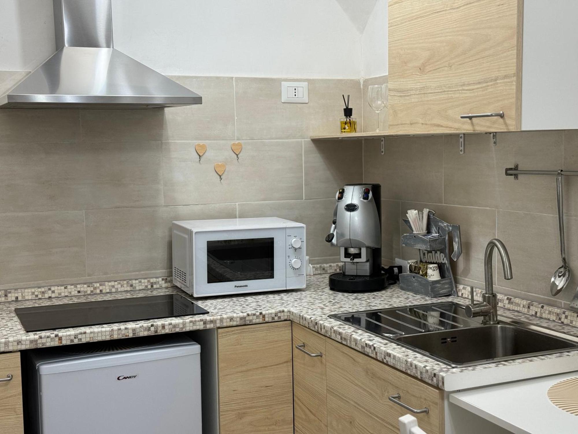 Amare Guest House Наполи Екстериор снимка